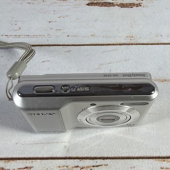 Sony Cyber-shot DSC-S2100 12.1MP Digital Camera Parts/Repair Won’t Power On - Picture 2 of 6